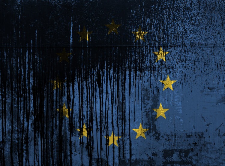 Batı Demokrasisi Geriye Mi Gidiyor?