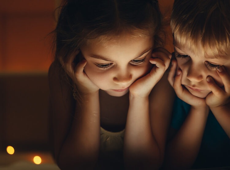 Çocuklar İnternette Nasıl Vakit Geçiriyor?