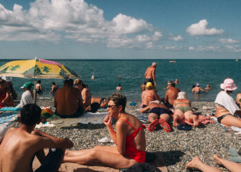 Bu Yaz Güneşlenmek: Bir Tatilin Hâyâli