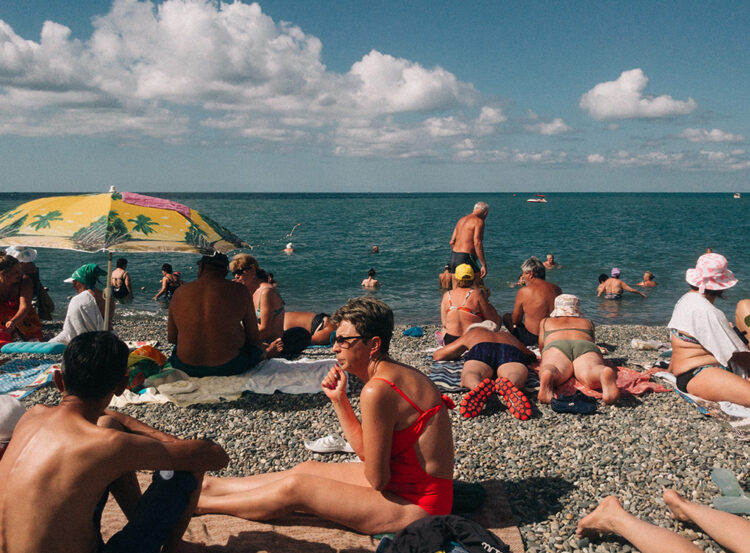 Bu Yaz Güneşlenmek: Bir Tatilin Hâyâli