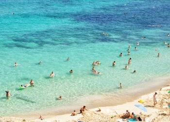 Pandemi ile Savaş Arasında Bir Sektör: Turizm