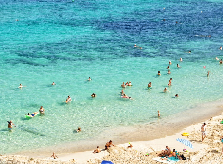 Pandemi ile Savaş Arasında Bir Sektör: Turizm