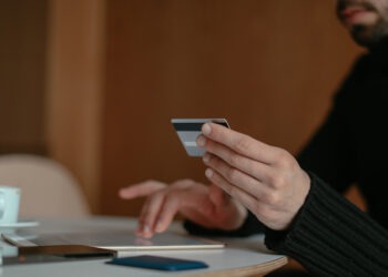 Tek Tuşla Alışveriş: E-Ticaret Hacmi Genişliyor mu?