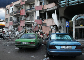 Üç Tarafı Faylarla Çevrili: Toplum ve Deprem